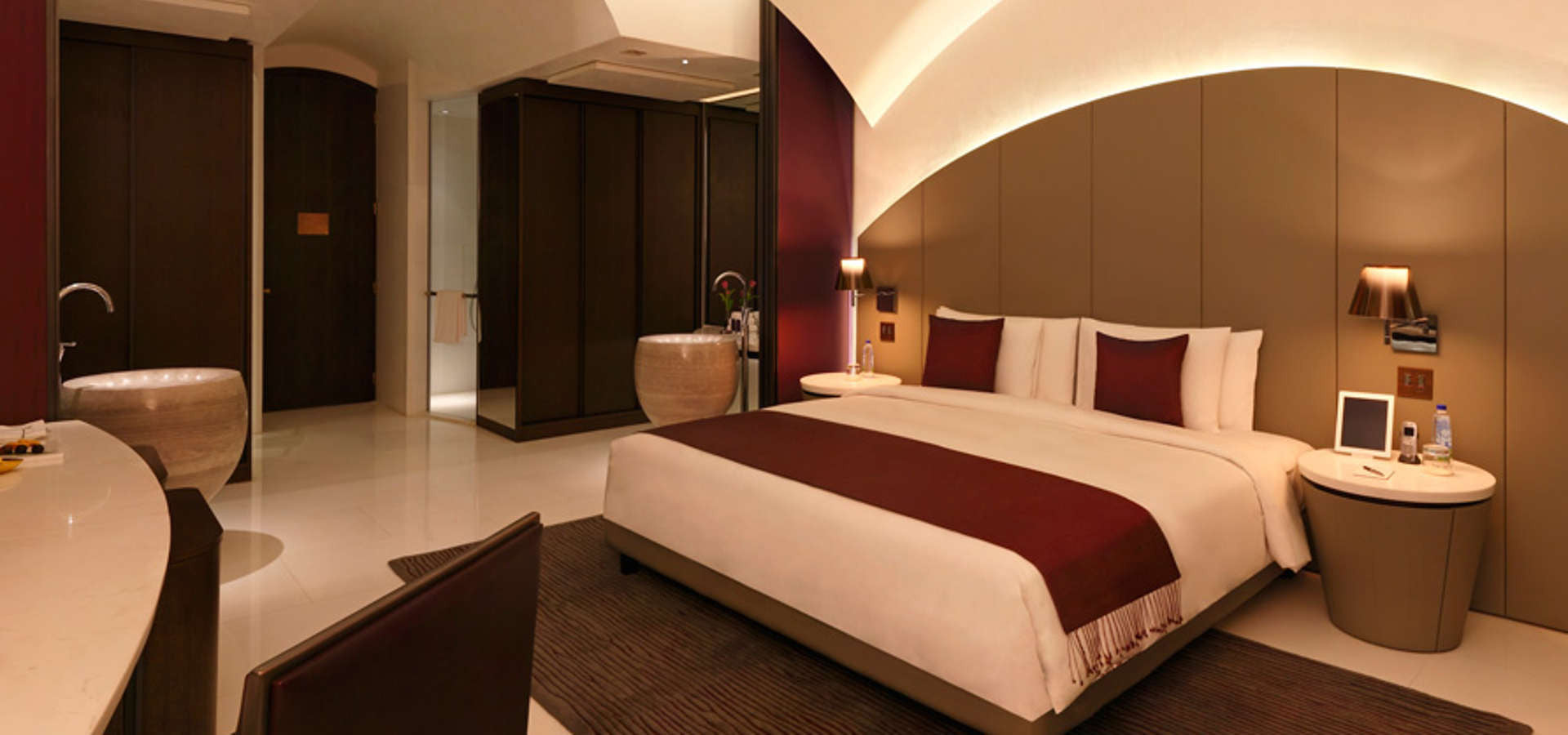 #htmlcaption2 Luxury room </br><span>&</span> elegant